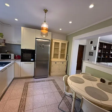 Heritage Loft Two Bedrooms Two Baths And Free Parking Bucareste